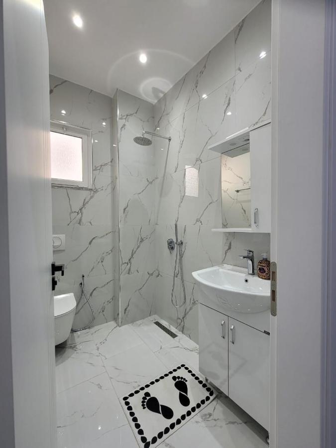 Luxury Room'S By Lika Sarande Exterior photo
